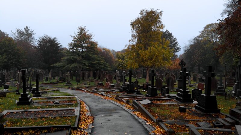 Miejsce na cmentarzu po 20 latach: przedłużenie prawa do grobu